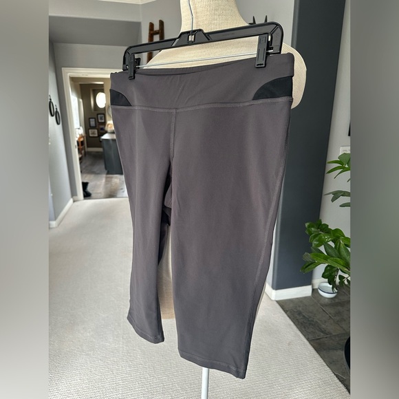 Lucy Charcoal and Black Active Leggings, size large - Picture 6 of 14